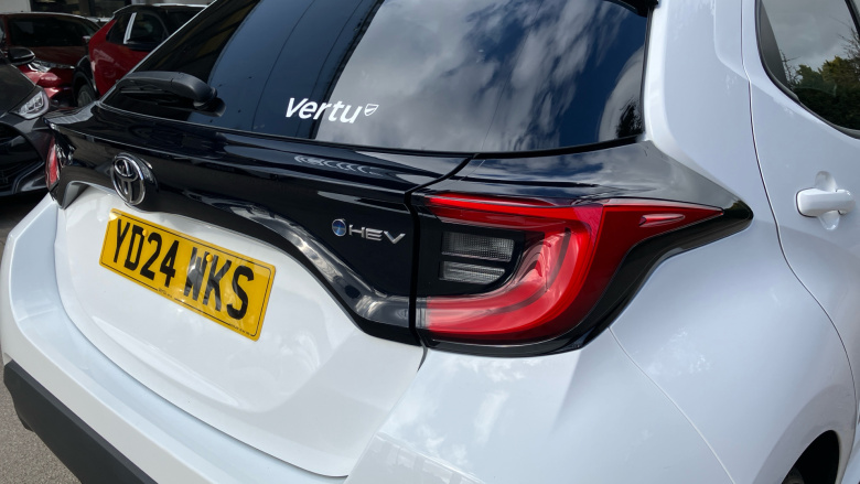 Toyota Yaris 1.5 Hybrid Design 5dr CVT Hybrid Hatchback